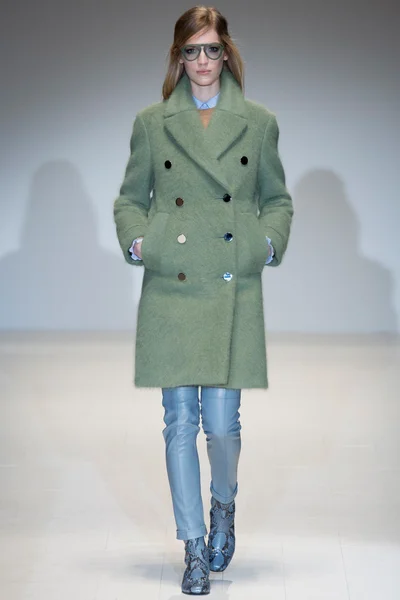 Look 3